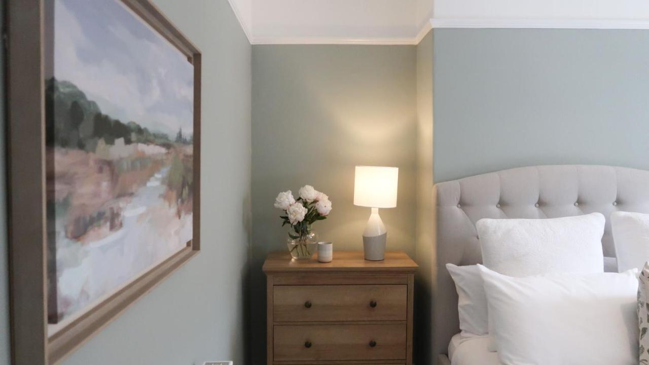 Luxury Living Outside The Walls - Sleeps Six!