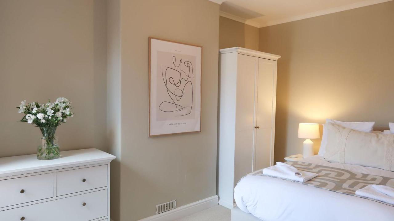 Luxury Living Outside The Walls - Sleeps Six! Holiday home Chester