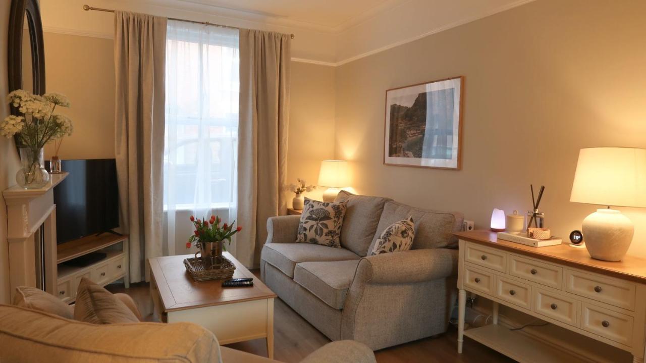 Luxury Living Outside The Walls - Sleeps Six! *