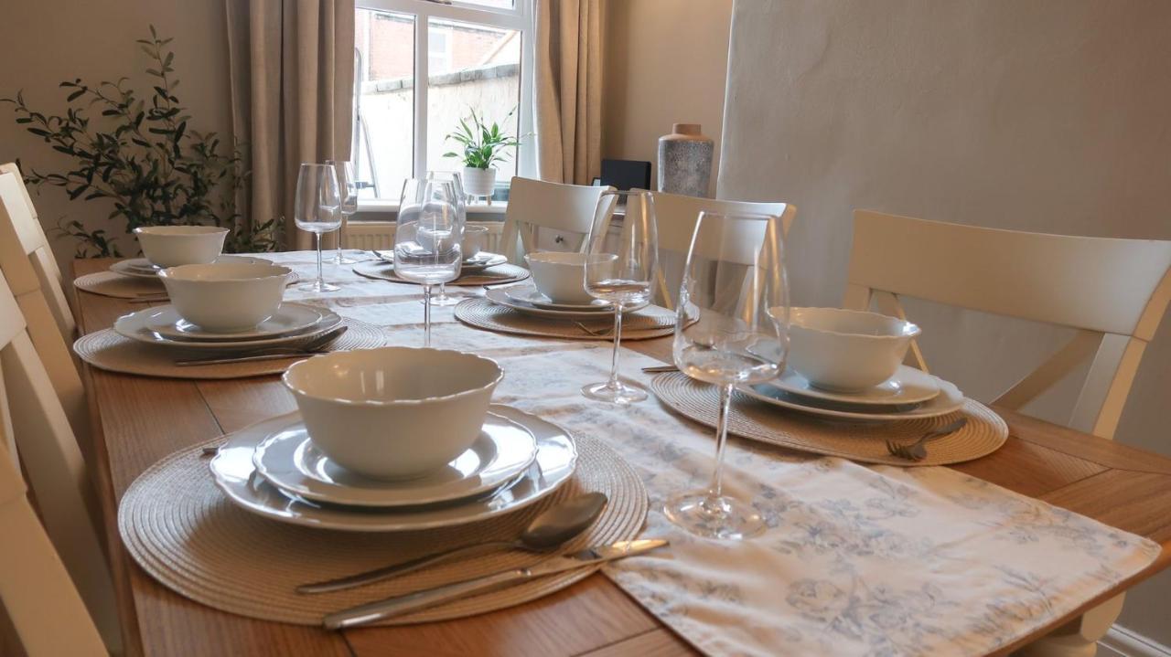 Luxury Living Outside The Walls - Sleeps Six! Holiday home *