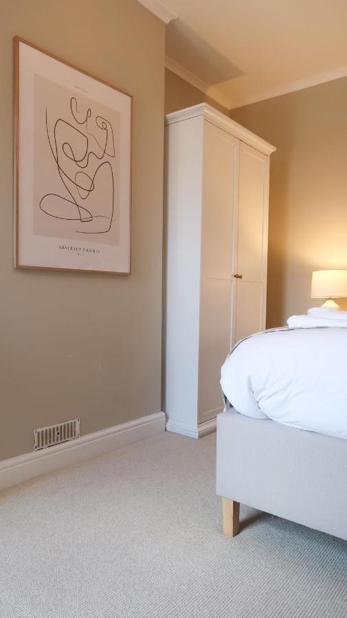 Luxury Living Outside The Walls - Sleeps Six! Holiday home *
