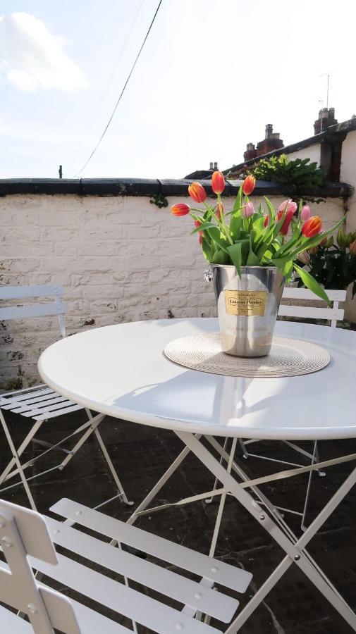 Luxury Living Outside The Walls - Sleeps Six! Holiday home Chester