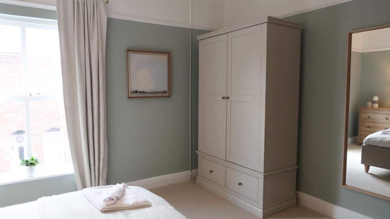Luxury Living Outside The Walls - Sleeps Six! * Chester