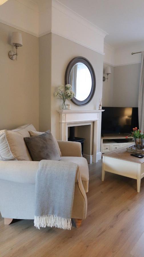 Luxury Living Outside The Walls - Sleeps Six! Holiday home *