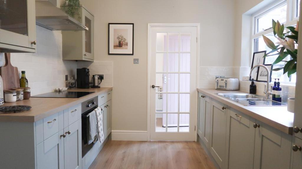 Luxury Living Outside The Walls - Sleeps Six! Holiday home