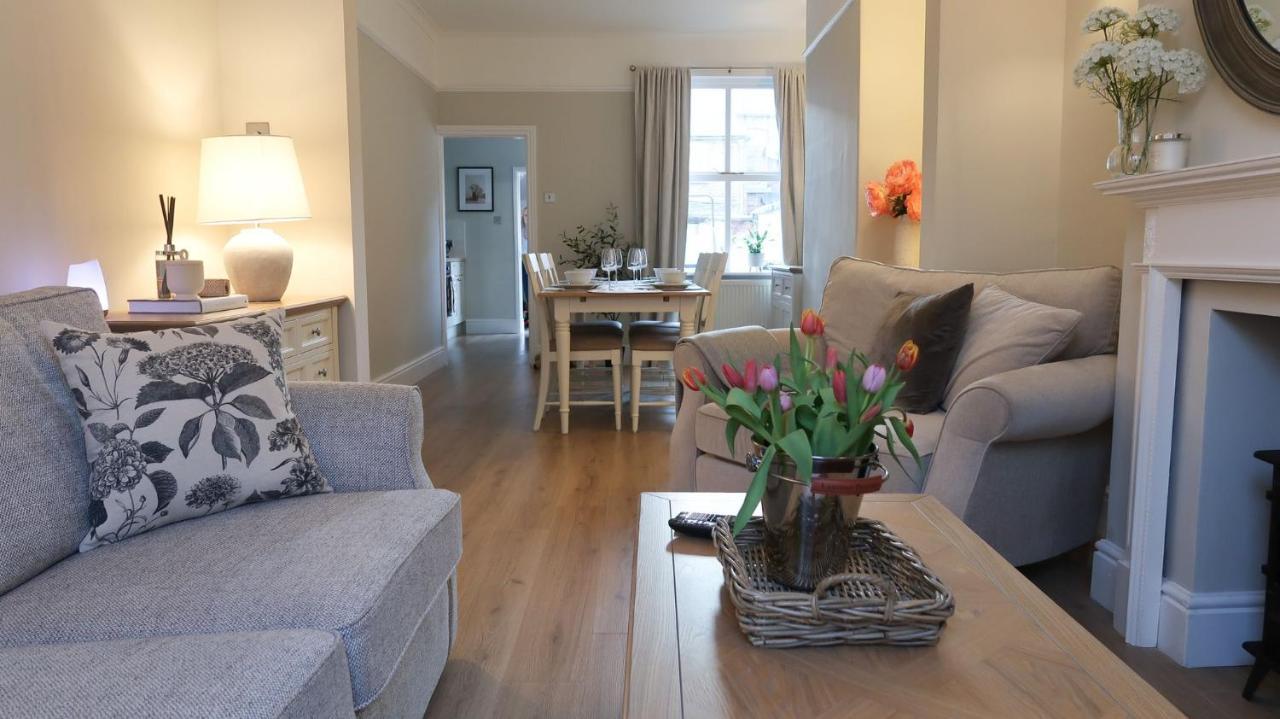 Luxury Living Outside The Walls - Sleeps Six! Holiday home *